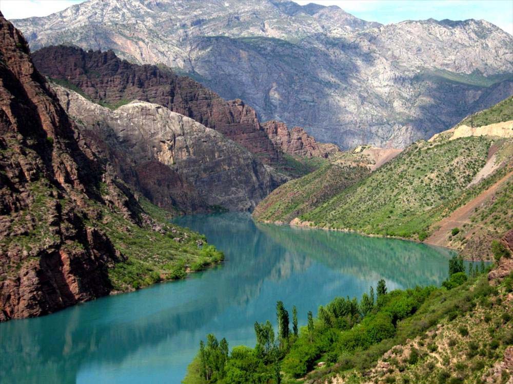 Кыргызстан это киргизия или нет. Природа Кыргызстана Сары Челек. Озеро Сары Челек. Горы Иссык-Куль Киргизия. Ферганская Долина природа.